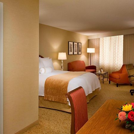 Toronto Airport Marriott Hotel Exterior photo